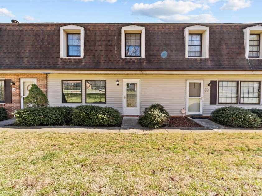 305 Mountain View Drive, Morganton, NC 28655.  MLS# CAR4230728, YatesRealty ID 11399. 
