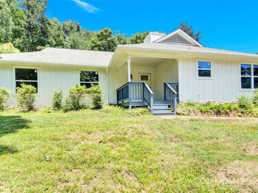 8433 Rittenhouse Circle, Charlotte, NC 28270.  MLS# CAR4151135, YatesRealty ID 114. 