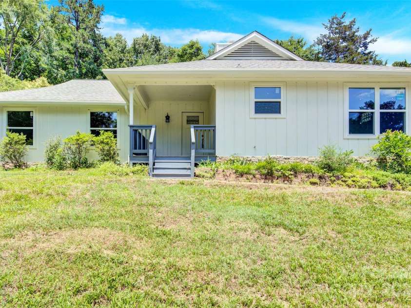 8433 Rittenhouse Circle, Charlotte, NC 28270.  MLS# CAR4151135, YatesRealty ID 114. 