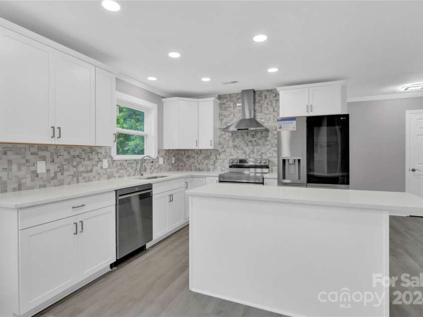 8433 Rittenhouse Circle, Charlotte, NC 28270.  MLS# CAR4151135, YatesRealty ID 114. 