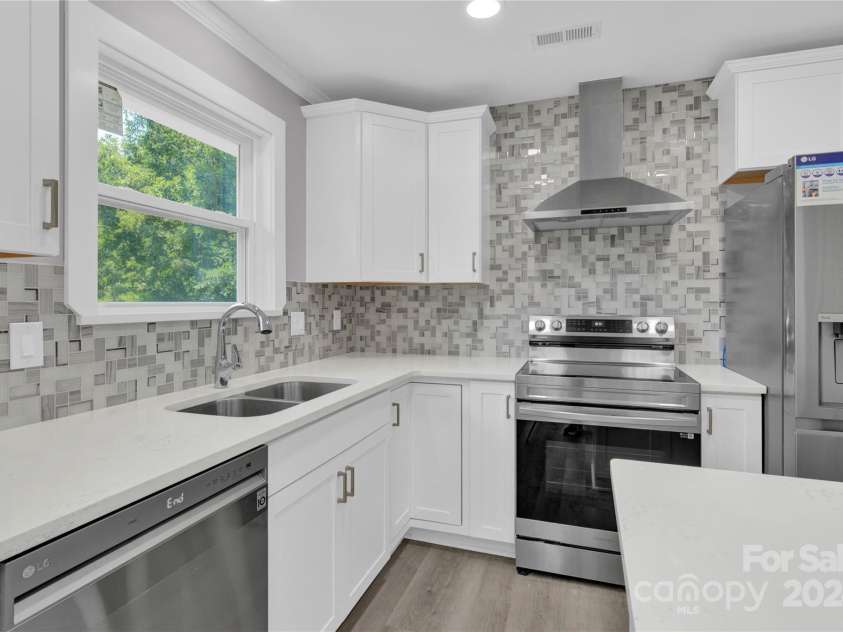 8433 Rittenhouse Circle, Charlotte, NC 28270.  MLS# CAR4151135, YatesRealty ID 114. 