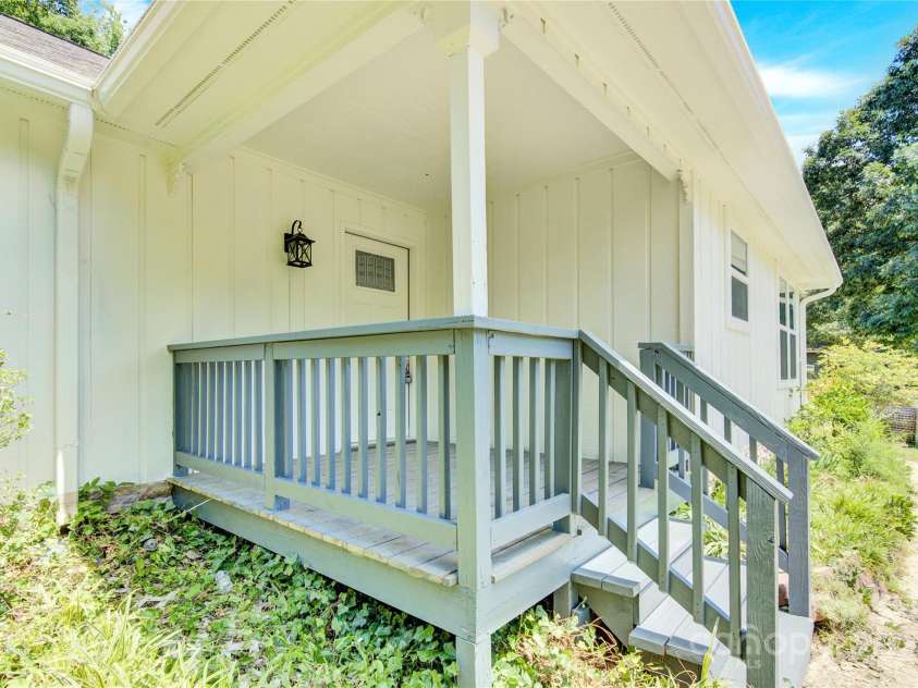 8433 Rittenhouse Circle, Charlotte, NC 28270.  MLS# CAR4151135, YatesRealty ID 114. 