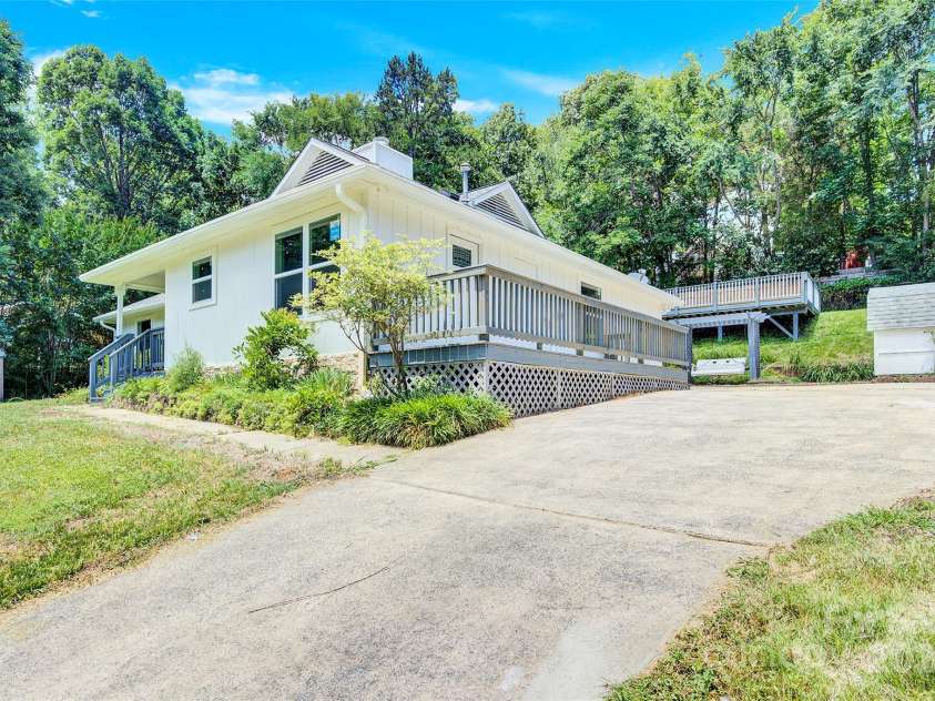 8433 Rittenhouse Circle, Charlotte, NC 28270.  MLS# CAR4151135, YatesRealty ID 114. 