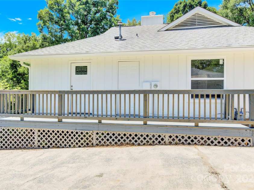 8433 Rittenhouse Circle, Charlotte, NC 28270.  MLS# CAR4151135, YatesRealty ID 114. 