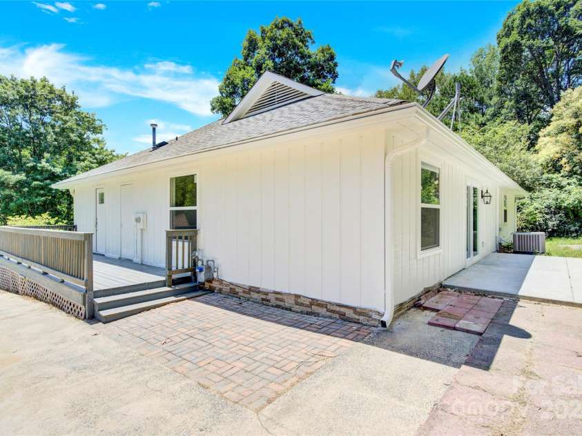 8433 Rittenhouse Circle, Charlotte, NC 28270.  MLS# CAR4151135, YatesRealty ID 114. 