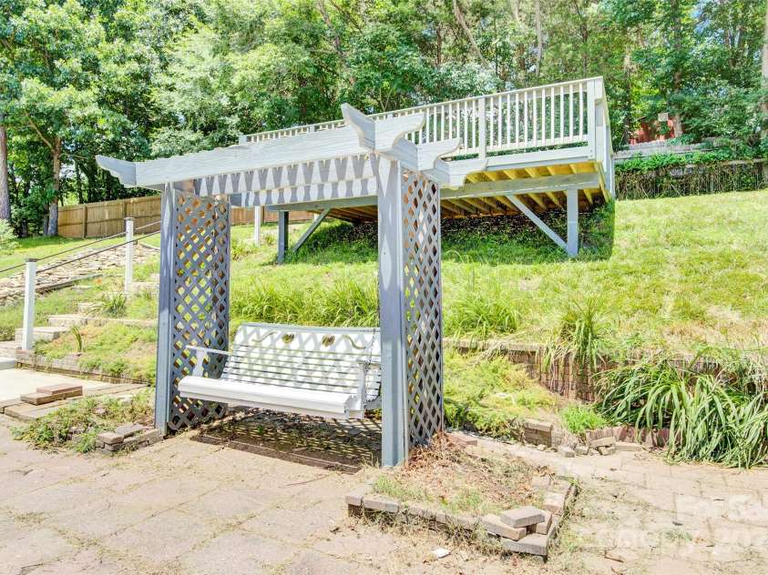 8433 Rittenhouse Circle, Charlotte, NC 28270.  MLS# CAR4151135, YatesRealty ID 114. 