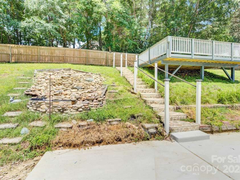 8433 Rittenhouse Circle, Charlotte, NC 28270.  MLS# CAR4151135, YatesRealty ID 114. 