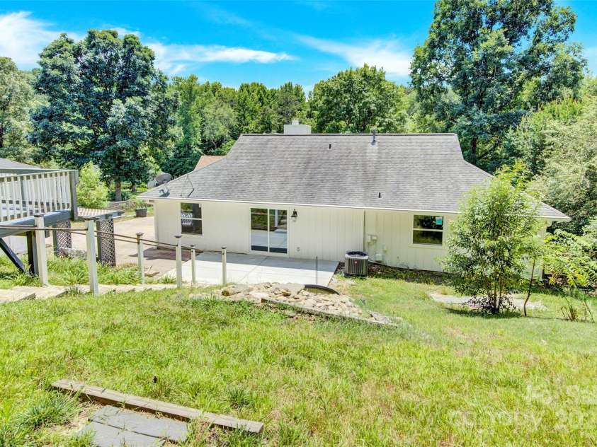 8433 Rittenhouse Circle, Charlotte, NC 28270.  MLS# CAR4151135, YatesRealty ID 114. 