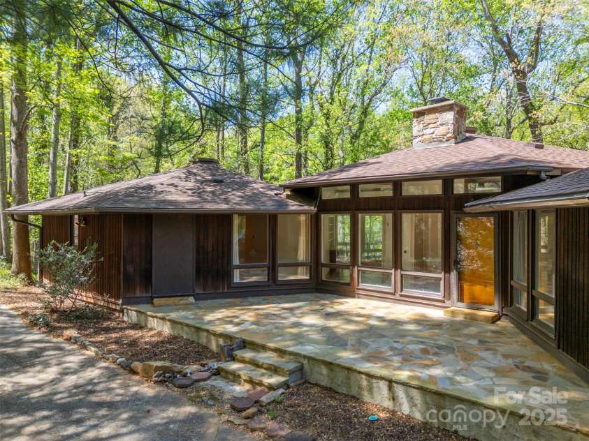320 Hillswick Road, Tryon, NC 28782.  MLS# CAR4240021, YatesRealty ID 11400. 