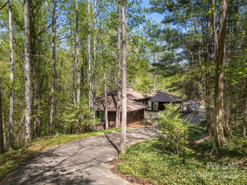 320 Hillswick Road, Tryon, NC 28782.  MLS# CAR4240021, YatesRealty ID 11400. 