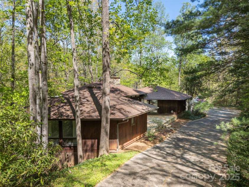 320 Hillswick Road, Tryon, NC 28782.  MLS# CAR4240021, YatesRealty ID 11400. 