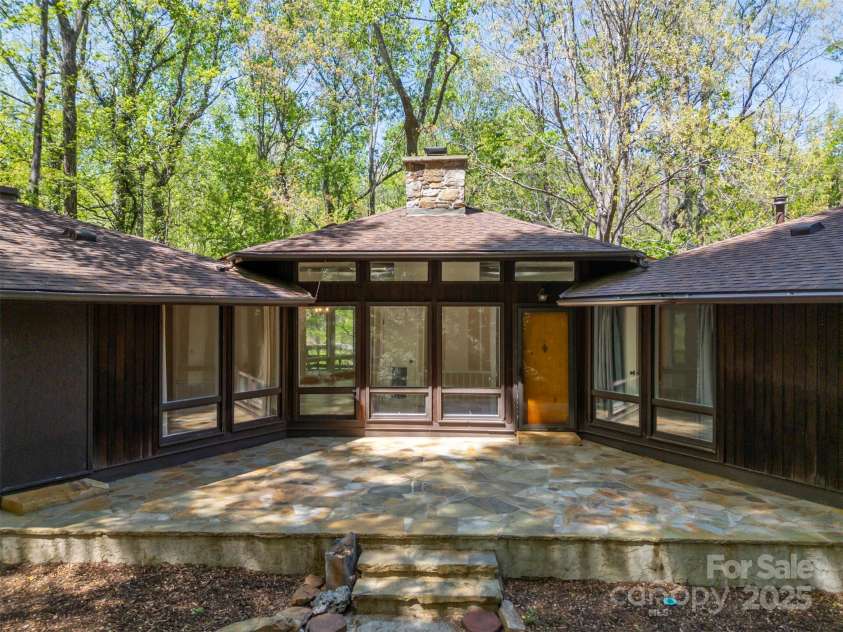 320 Hillswick Road, Tryon, NC 28782.  MLS# CAR4240021, YatesRealty ID 11400. 