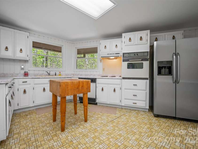 320 Hillswick Road, Tryon, NC 28782.  MLS# CAR4240021, YatesRealty ID 11400. 