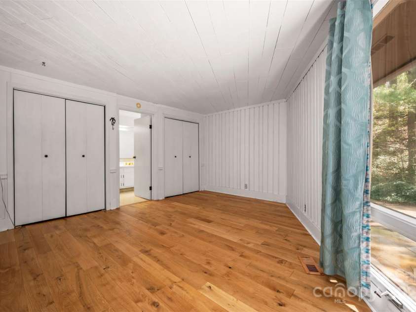 320 Hillswick Road, Tryon, NC 28782.  MLS# CAR4240021, YatesRealty ID 11400. 