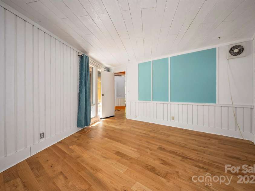 320 Hillswick Road, Tryon, NC 28782.  MLS# CAR4240021, YatesRealty ID 11400. 