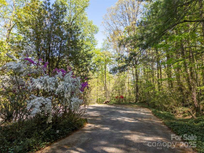 320 Hillswick Road, Tryon, NC 28782.  MLS# CAR4240021, YatesRealty ID 11400. 