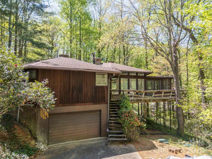 320 Hillswick Road, Tryon, NC 28782.  MLS# CAR4240021, YatesRealty ID 11400. 