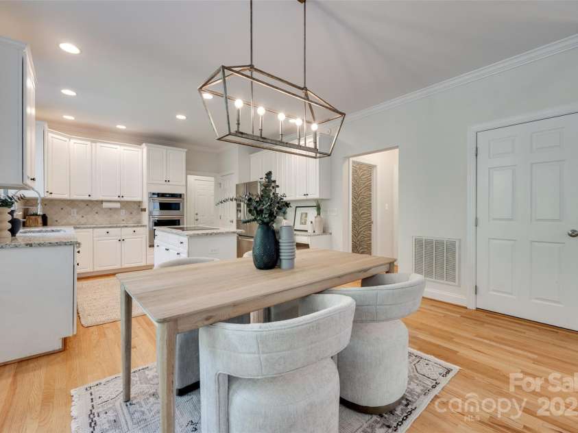 6804 Riesman Lane, Charlotte, NC 28210.  MLS# CAR4241692, YatesRealty ID 11401. 