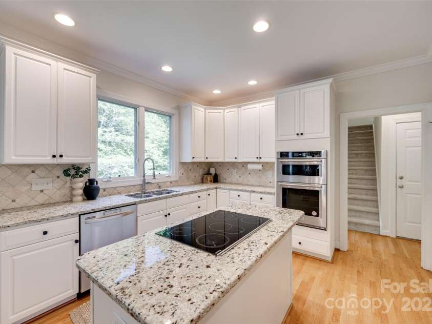 6804 Riesman Lane, Charlotte, NC 28210.  MLS# CAR4241692, YatesRealty ID 11401. 