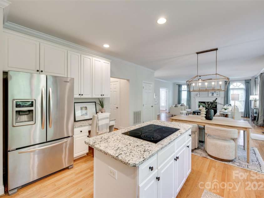 6804 Riesman Lane, Charlotte, NC 28210.  MLS# CAR4241692, YatesRealty ID 11401. 