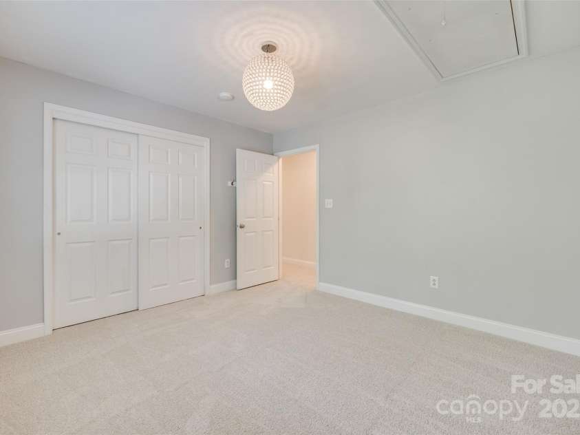 6804 Riesman Lane, Charlotte, NC 28210.  MLS# CAR4241692, YatesRealty ID 11401. 