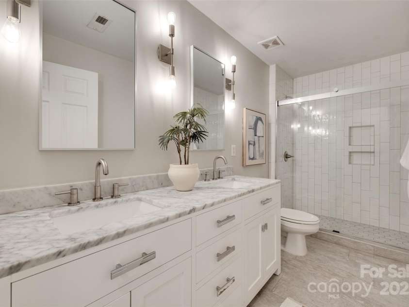 6804 Riesman Lane, Charlotte, NC 28210.  MLS# CAR4241692, YatesRealty ID 11401. 