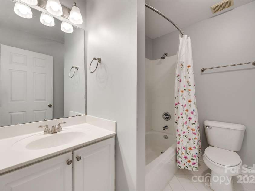 6804 Riesman Lane, Charlotte, NC 28210.  MLS# CAR4241692, YatesRealty ID 11401. 
