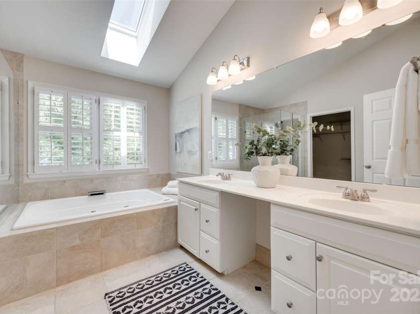 6804 Riesman Lane, Charlotte, NC 28210.  MLS# CAR4241692, YatesRealty ID 11401. 
