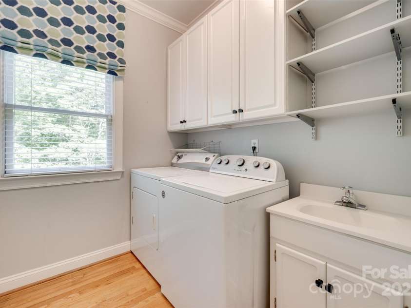 6804 Riesman Lane, Charlotte, NC 28210.  MLS# CAR4241692, YatesRealty ID 11401. 