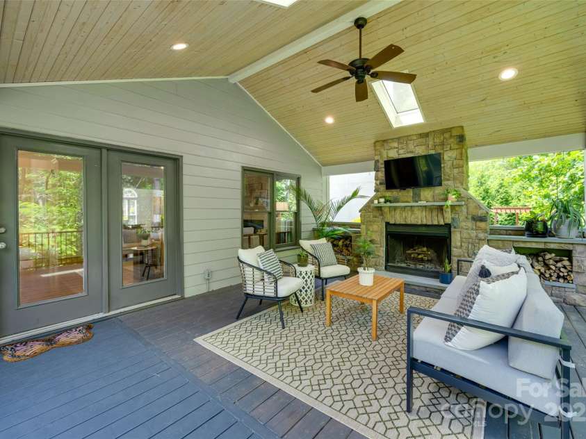 6804 Riesman Lane, Charlotte, NC 28210.  MLS# CAR4241692, YatesRealty ID 11401. 