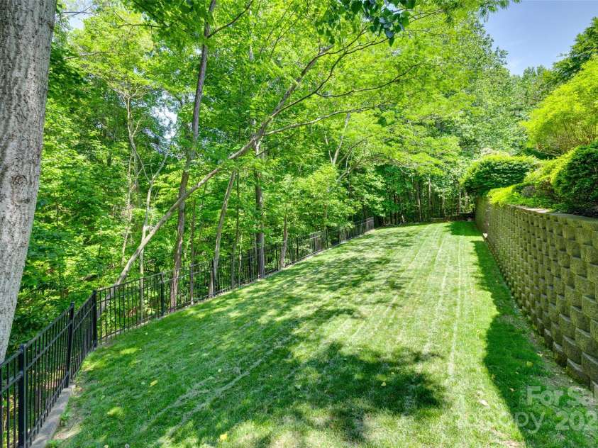 6804 Riesman Lane, Charlotte, NC 28210.  MLS# CAR4241692, YatesRealty ID 11401. 
