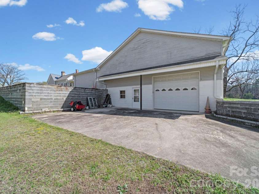 1833 Mountain Creek Road, Albemarle, NC 28001.  MLS# CAR4354689, YatesRealty ID 11402. 