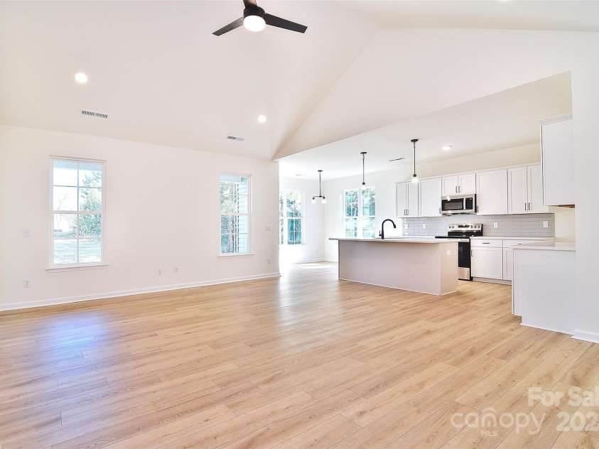 103 Bunker Hill Lane, Statesville, NC 28677.  MLS# CAR4194629, YatesRealty ID 11403. 