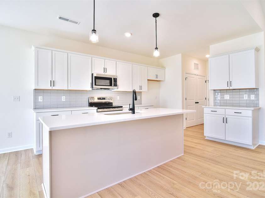 103 Bunker Hill Lane, Statesville, NC 28677.  MLS# CAR4194629, YatesRealty ID 11403. 