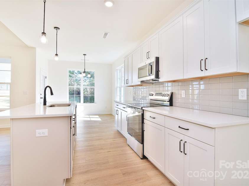 103 Bunker Hill Lane, Statesville, NC 28677.  MLS# CAR4194629, YatesRealty ID 11403. 