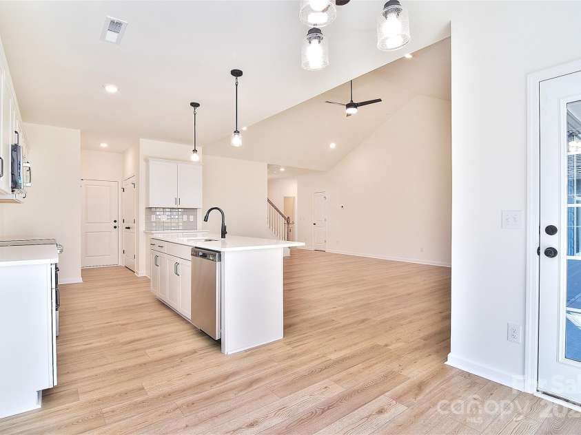 103 Bunker Hill Lane, Statesville, NC 28677.  MLS# CAR4194629, YatesRealty ID 11403. 