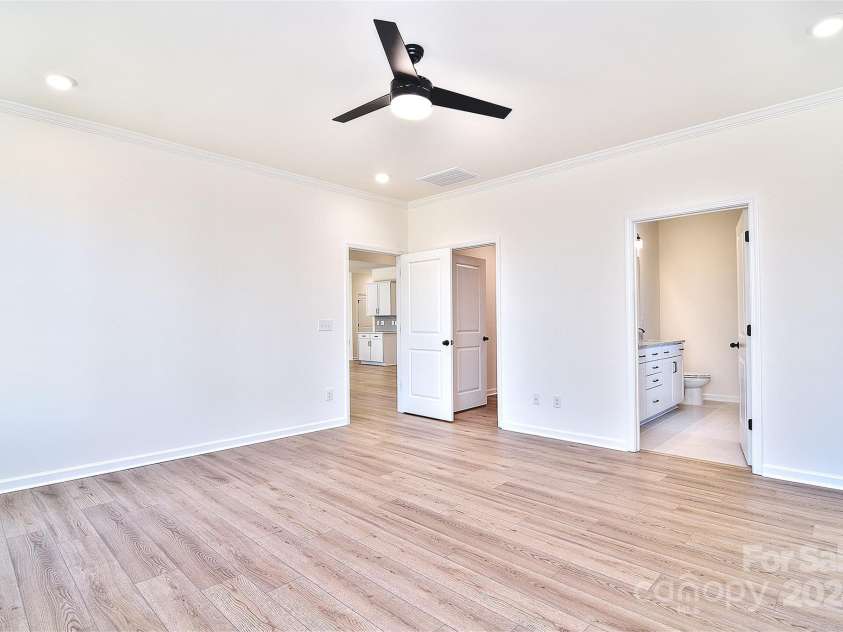 103 Bunker Hill Lane, Statesville, NC 28677.  MLS# CAR4194629, YatesRealty ID 11403. 