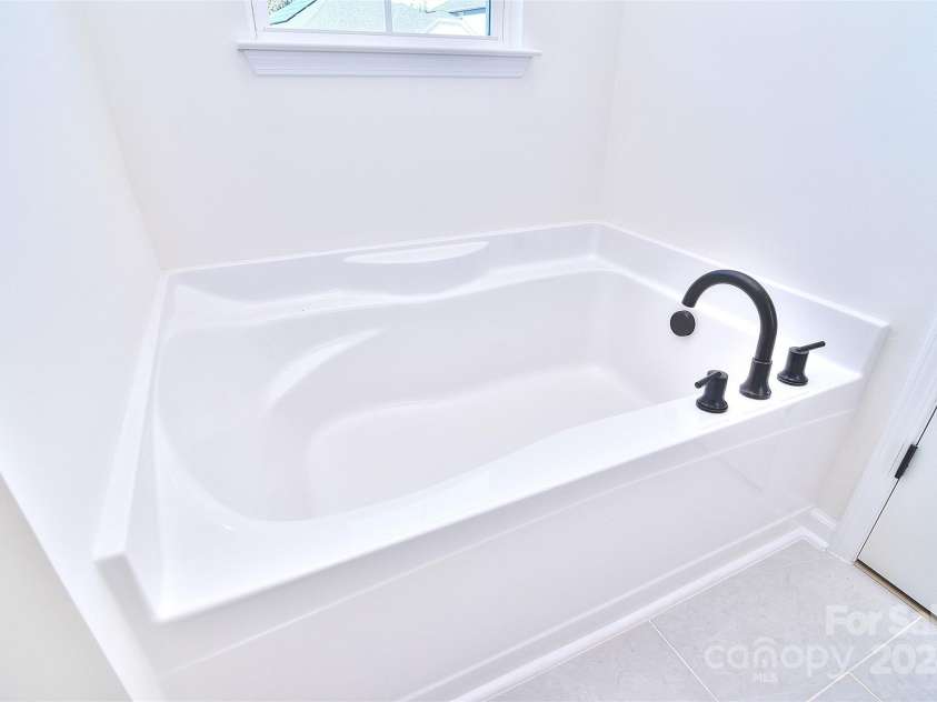 103 Bunker Hill Lane, Statesville, NC 28677.  MLS# CAR4194629, YatesRealty ID 11403. 