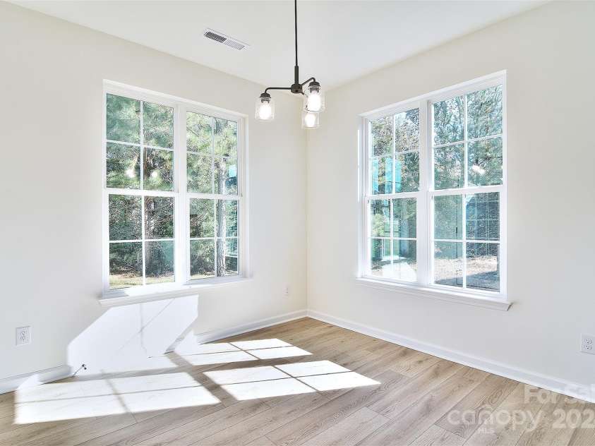 103 Bunker Hill Lane, Statesville, NC 28677.  MLS# CAR4194629, YatesRealty ID 11403. Dining