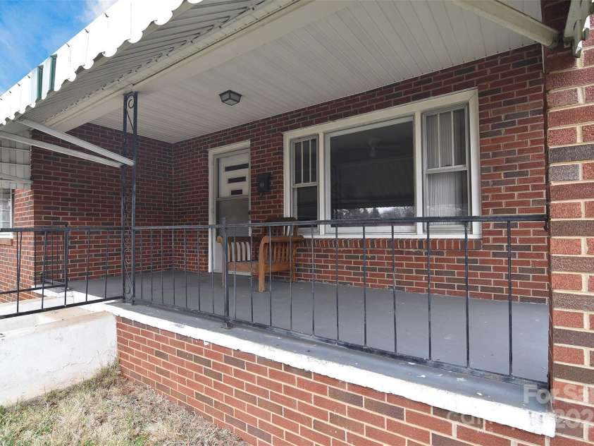 1648 Newton Drive, Statesville, NC 28677.  MLS# CAR4219363, YatesRealty ID 11407. 