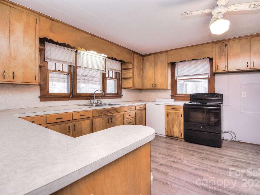 1648 Newton Drive, Statesville, NC 28677.  MLS# CAR4219363, YatesRealty ID 11407. 