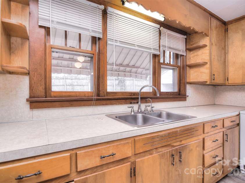 1648 Newton Drive, Statesville, NC 28677.  MLS# CAR4219363, YatesRealty ID 11407. 