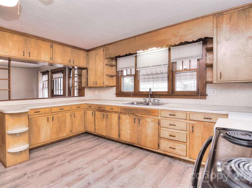 1648 Newton Drive, Statesville, NC 28677.  MLS# CAR4219363, YatesRealty ID 11407. 