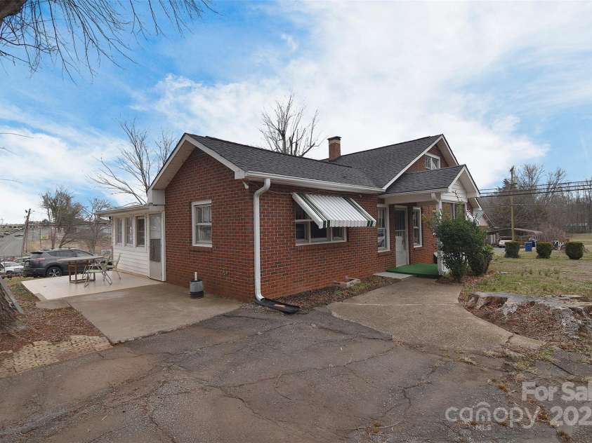 1648 Newton Drive, Statesville, NC 28677.  MLS# CAR4219363, YatesRealty ID 11407. 