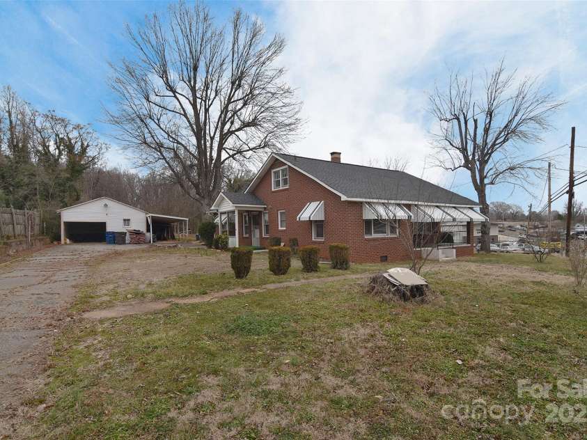 1648 Newton Drive, Statesville, NC 28677.  MLS# CAR4219363, YatesRealty ID 11407. 