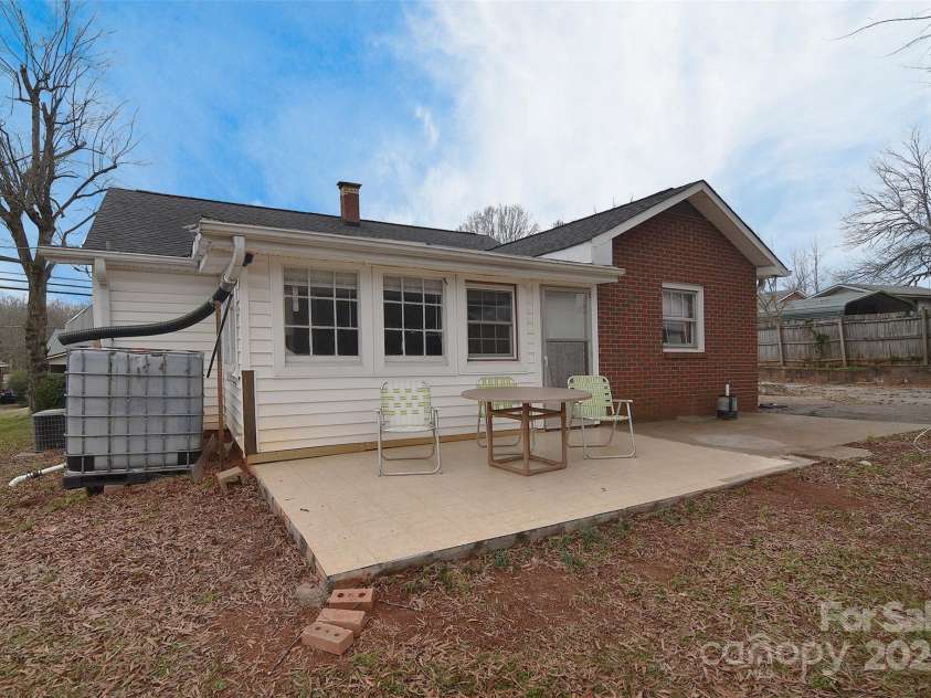 1648 Newton Drive, Statesville, NC 28677.  MLS# CAR4219363, YatesRealty ID 11407. 