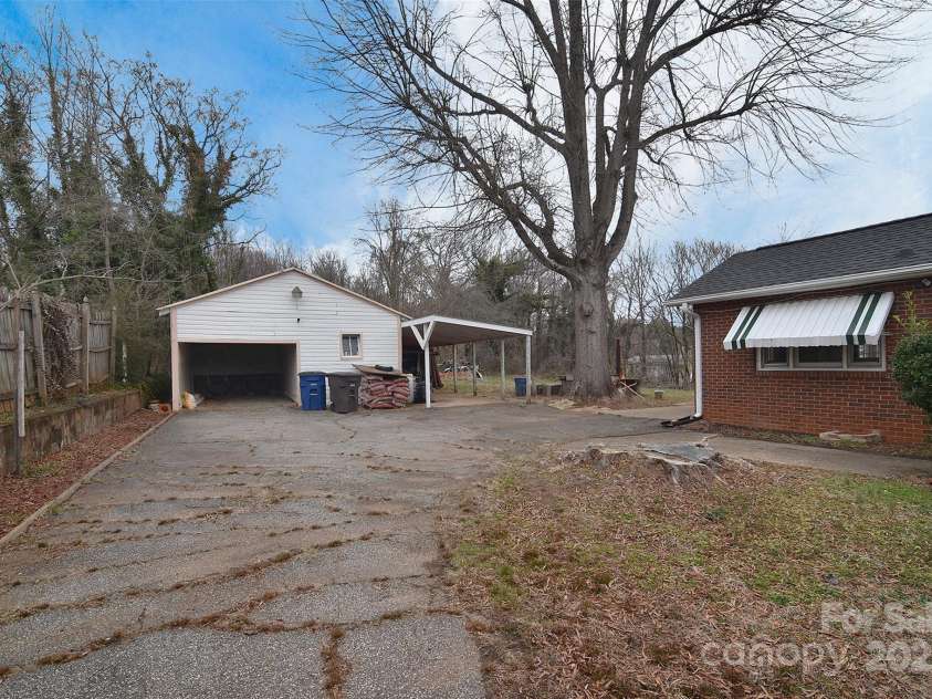 1648 Newton Drive, Statesville, NC 28677.  MLS# CAR4219363, YatesRealty ID 11407. 