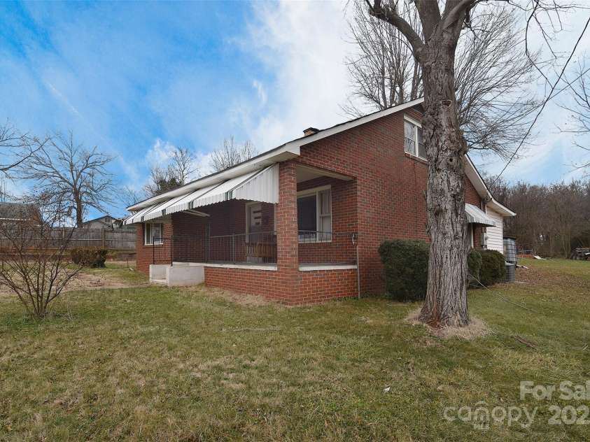 1648 Newton Drive, Statesville, NC 28677.  MLS# CAR4219363, YatesRealty ID 11407. 