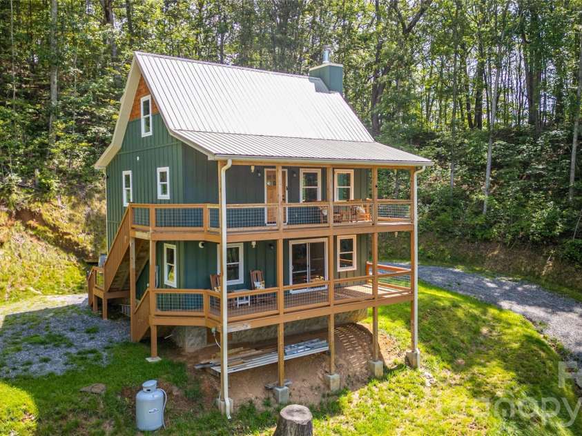 241 Golden Hawk Drive, Bryson City, NC 28713.  MLS# CAR4420380, YatesRealty ID 1141. 