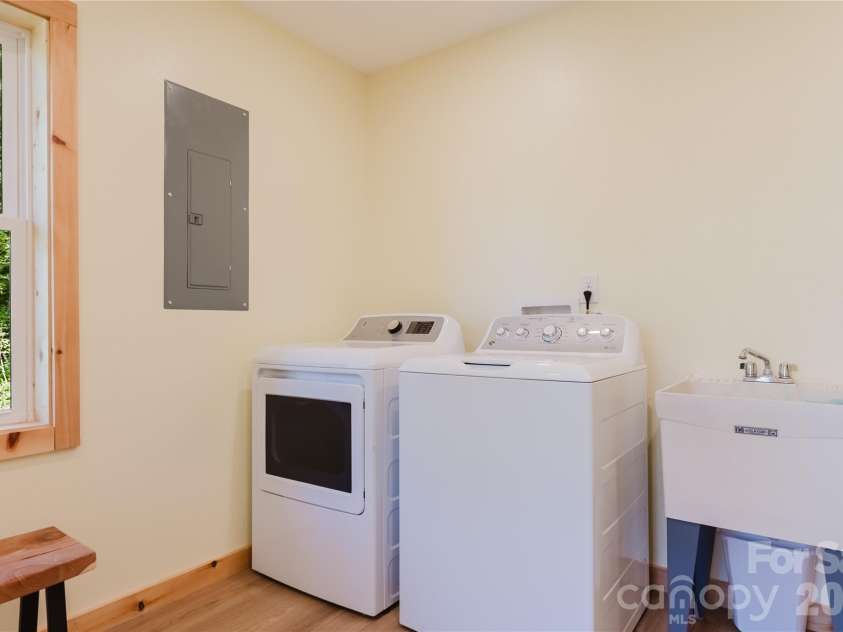 241 Golden Hawk Drive, Bryson City, NC 28713.  MLS# CAR4420380, YatesRealty ID 1141. 